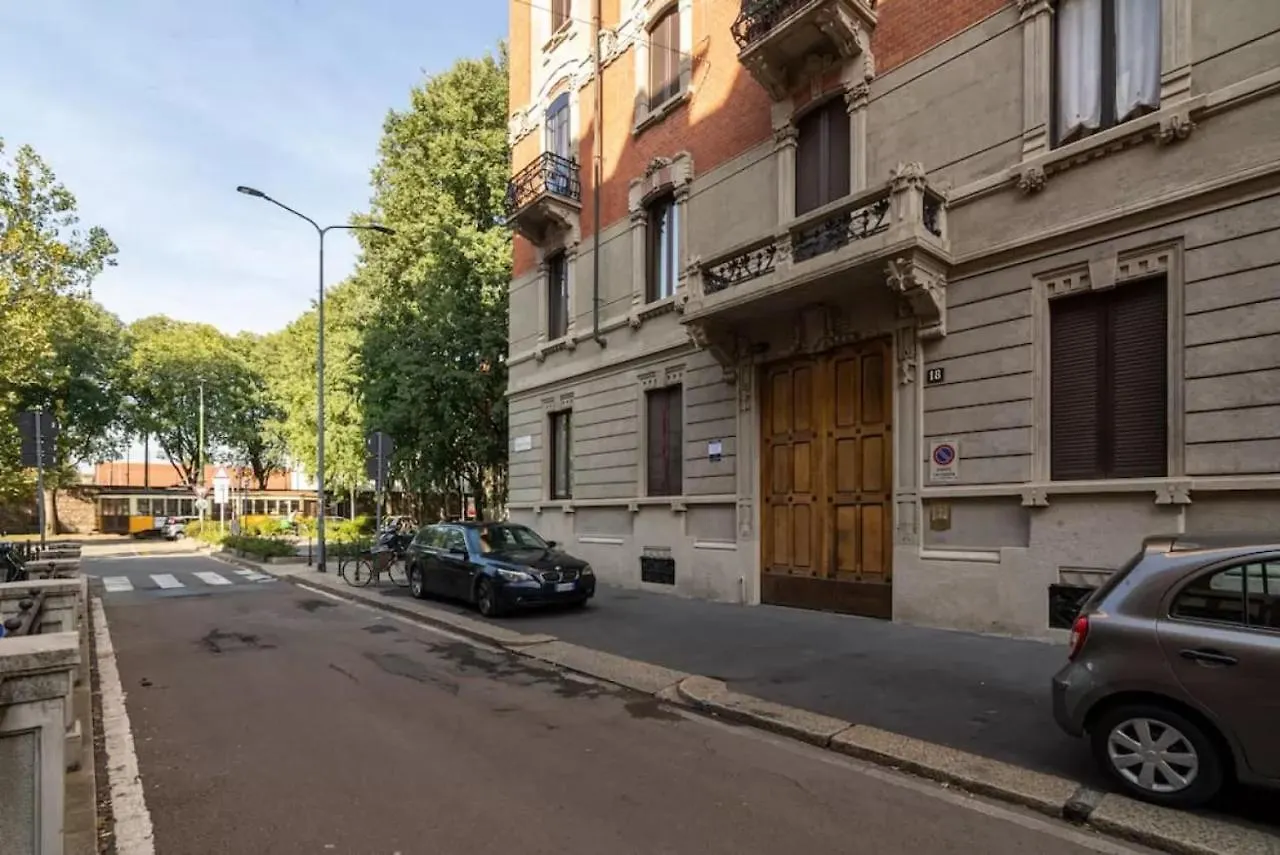 Revere 18 Apartment Milan Italy